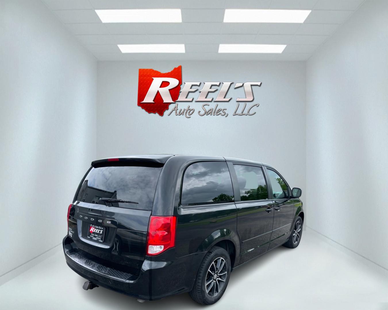 2015 Black /Black Dodge Grand Caravan SE Black Top (2C4RDGBG1FR) with an 3.6L V6 DOHC 24V FFV engine, 6-Speed Automatic transmission, located at 11115 Chardon Rd. , Chardon, OH, 44024, (440) 214-9705, 41.580246, -81.241943 - Photo#5